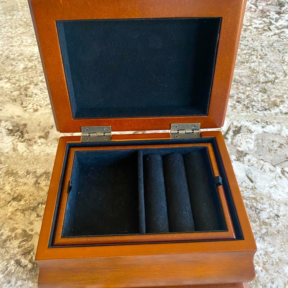 Jewelry box - Picture 2 of 4